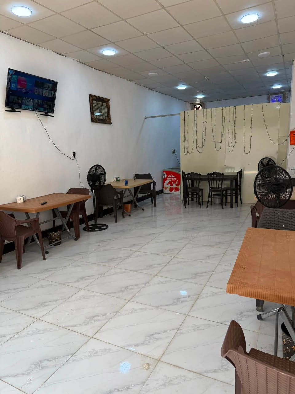 تم على بركة الله افتتاح مطعم الفصول الاربعة لاطباق الشعبيه نقدم وجبتي الريوك والغداء طبخ بيت وبأسعار مناسبه الموقع الرمادي القطانه الشارع المقابل للمنتجات النفطيه متواجدين من الساعه ال 5 فجراً وحتى ال 5 مساء 
الريوك 
مخلمة بل دهن الحر مع مقبلات 2.500
مخلمة لحم بل دهن الحر مع صحن مقبلات 3.500
كاهي مع قيمر مع عسل 3.500
صحن شوربه مع صحن مقبلات وقطعتين صمون1.500
صحن باقلاء بل دهن الحر وصحن مقبلات ضيافه 3000
الغدى 
تمن برياني مع صحن كبير مقبلات وثريد  وصحن مركة تبسي وصحن قيسي 3000
منسف ثريد مع تمن وفخذ دجاج مع نوعيتين مركة وصحن مقبلات كبير 6000
مع توفر انوع المركة الاخرى الفاصوليه والبانيه والتبسي والشجر والقيسي ومركة دجاج صفراء وحمراء تاتي من الطلب نوعين حسب الاختيار للتواصل *********** متواجد واتساب
