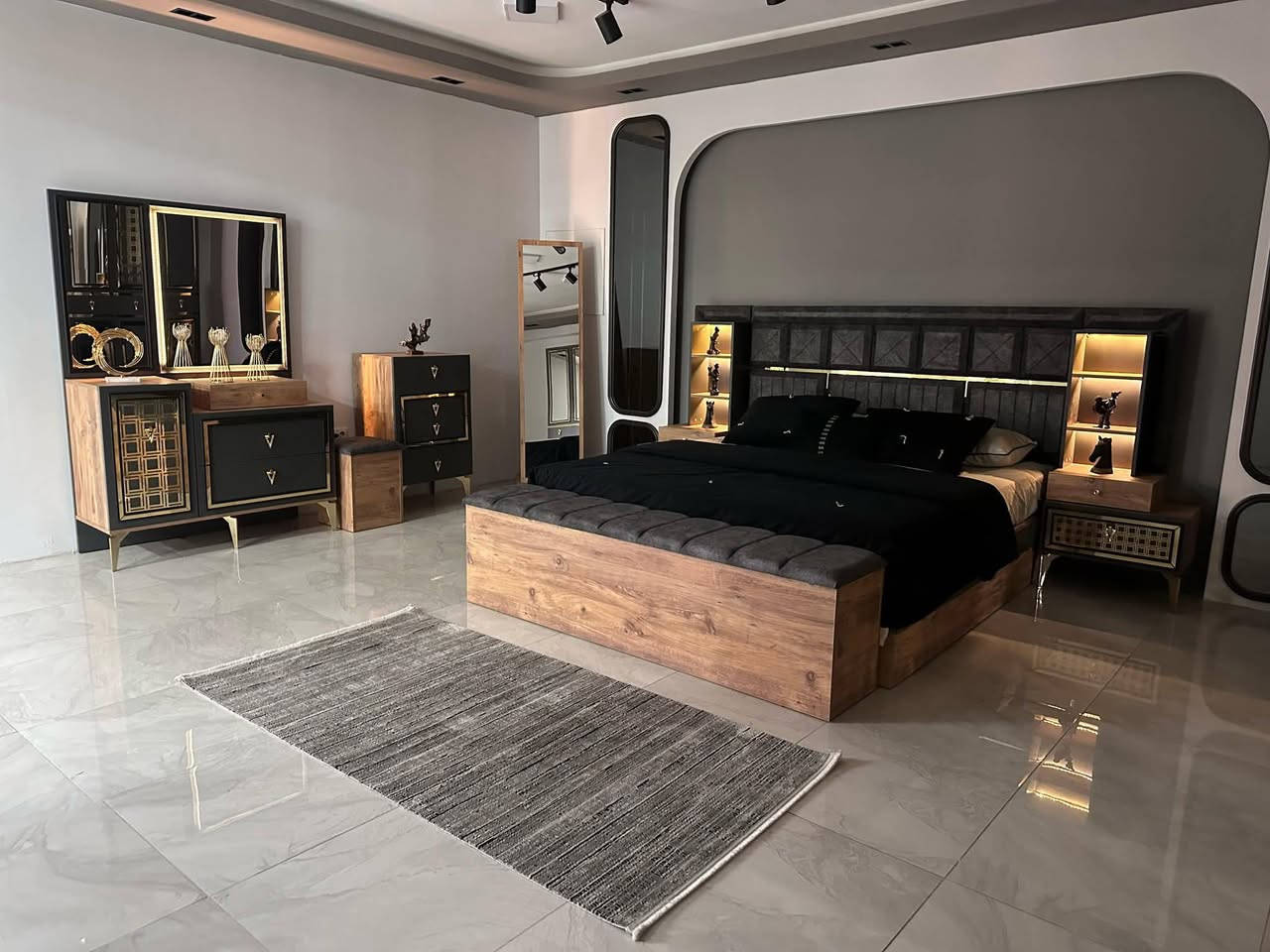 🏛️ الأناقة العصرية: موديل "ميونخ رصاصي" (MUNICH) 🏛️
حصرياً لدى جمعية التراث - الرمادي
موديل يجمع بين التصميم الألماني الحديث والمتانة الفائقة (10 قطع كاملة).
💰 تفاصيل السعر:

• نقد: 1,800,000 دينار.
• أقساط: 2,300,000 دينار.
• القسط الشهري: 140,000 دينار.

📐 أهم المواصفات:
• ◽ الكنتور: ملحق ضخم بطول 3 متر و40 سم.
• ◽ الظهر: بلوك سمك 8 ملم (أقوى وأمتن أنواع الظهر).
• ◽ السرير: مزود بـ مخزن ومساند تقوية إضافية.
• ◽ ميز التواليت: قياس ملكي (180 * 130) سم.
• ◽ الملحقات: نرمادة وسكة رادو ألماني أصلية.
• ◽ التثبيت: نظام برغي وجوي حديد 🔩.

📍 العنوان: الرمادي - التأميم - القادسية الأولى - شارع النخيل (مقابل محطة النخيل).


**إذا كنت صاحب هذا الإعلان وتريد حذفه لأي سبب، رجاءا أرسل رسالة إلى الدعم الفني**