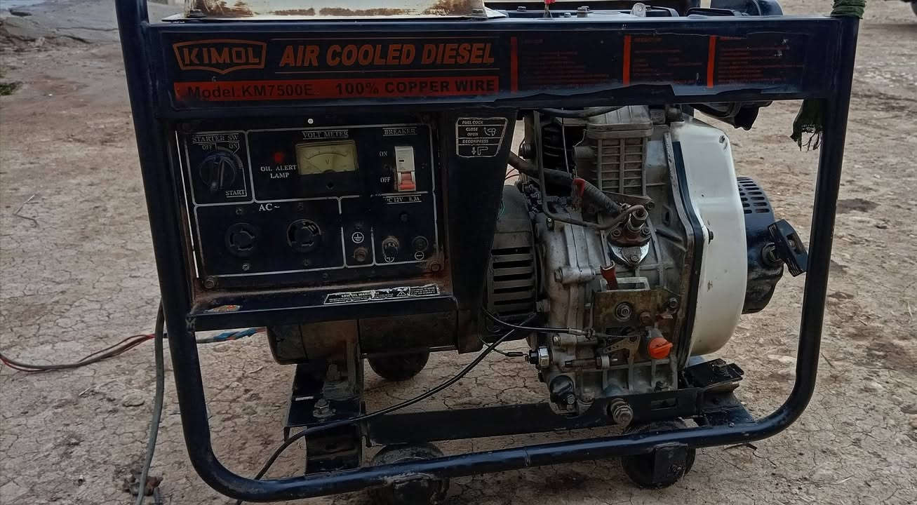 السلام عليكم مولده كامه 22 امبير
سلف وحبل بعده نضيف 
العنوان الصويره قرب سيطرة المالح
السعر 400 
الرقم ***********
