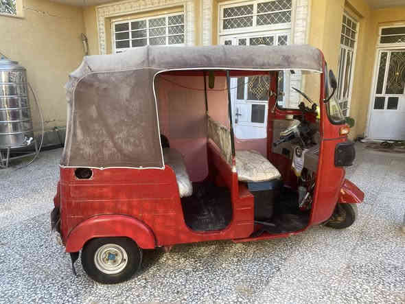 السلام عليكم تكتك 18 رقم وسنويه بسمي تحويل ثاني يوم كفاله من الضربه   
مكينه مال 20 هسه شادها   معمره على ايدي  التكتك احله من الصور تجي وشوف مكاني  قرب الحسينيه الراشديه معروضه 250'5  وبيه مجال حك الجيه 
التصال ***********
