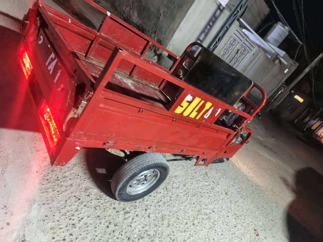 سلام عليكم ورحمة الله وبركاتة ستوته لبيع ستوته نضيفه وحلوه محركهه جديد ما مفتوح كلشي شغال بيهه سلف كهربائيات بك لايتات كلهن شغالات هورن شغال سعر ستوته2250 مليونين وربع مو شراي لا يطبلي رجان رجان رجان  هاذ رقمي بي واتساب ع ونتصال ***********مكاني ميسان عماره ماجديه قرب سيد عاشور مو شراي لا يتعبني ستوته مال جناي محركه ع سلف وهندر اهم بس لهندر ما شاده موجود نتباه ستوته اوراقهه كامله ومديل 2015
