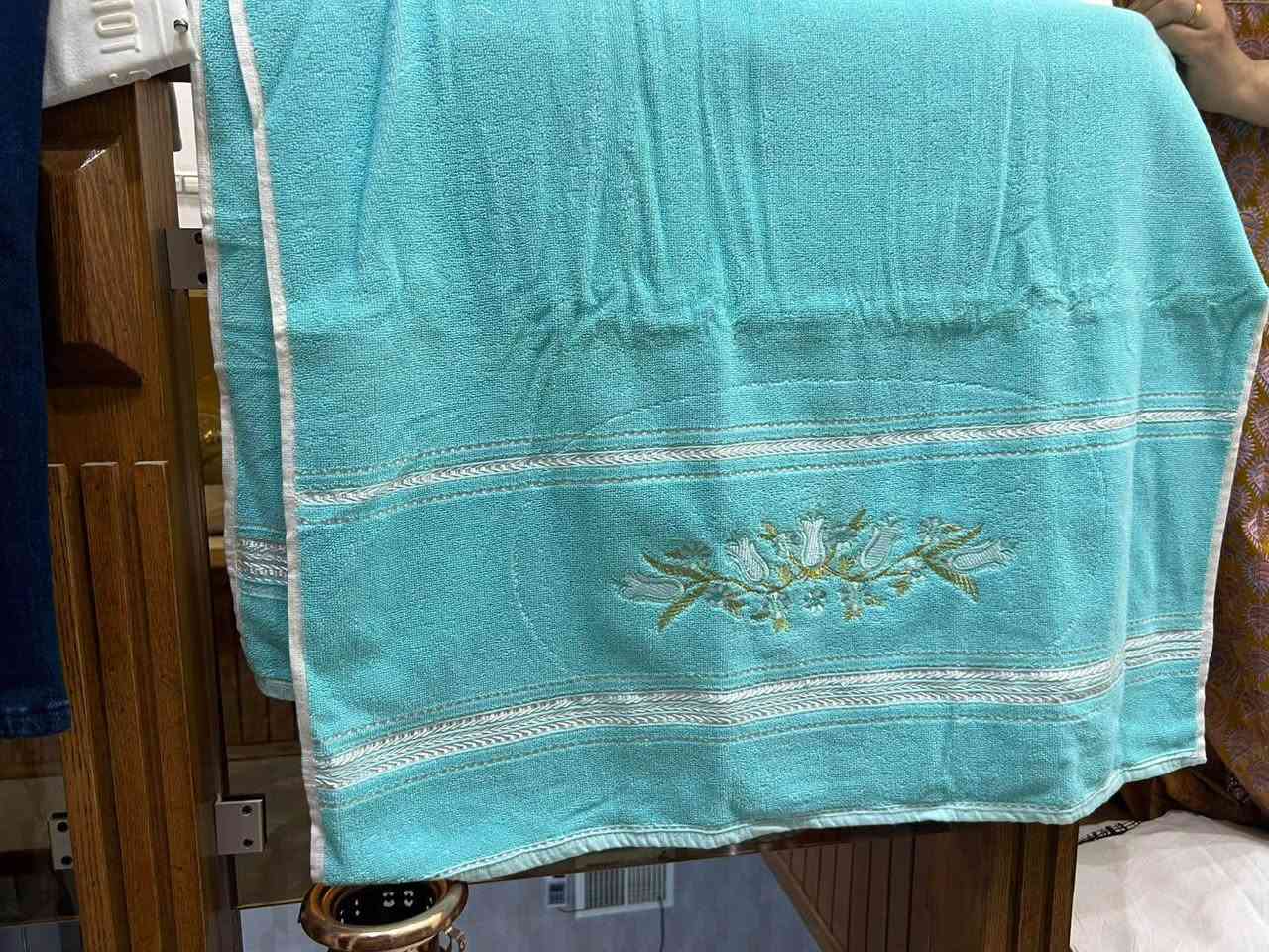 تحفيه صوبه لون نحاسي داخلها اضاءه 
مفرش طاوله كبير 
2مناشف 
الكل 25 الف أربيل, العراق


**إذا كنت صاحب هذا الإعلان وتريد حذفه لأي سبب، رجاءا أرسل رسالة إلى الدعم الفني**