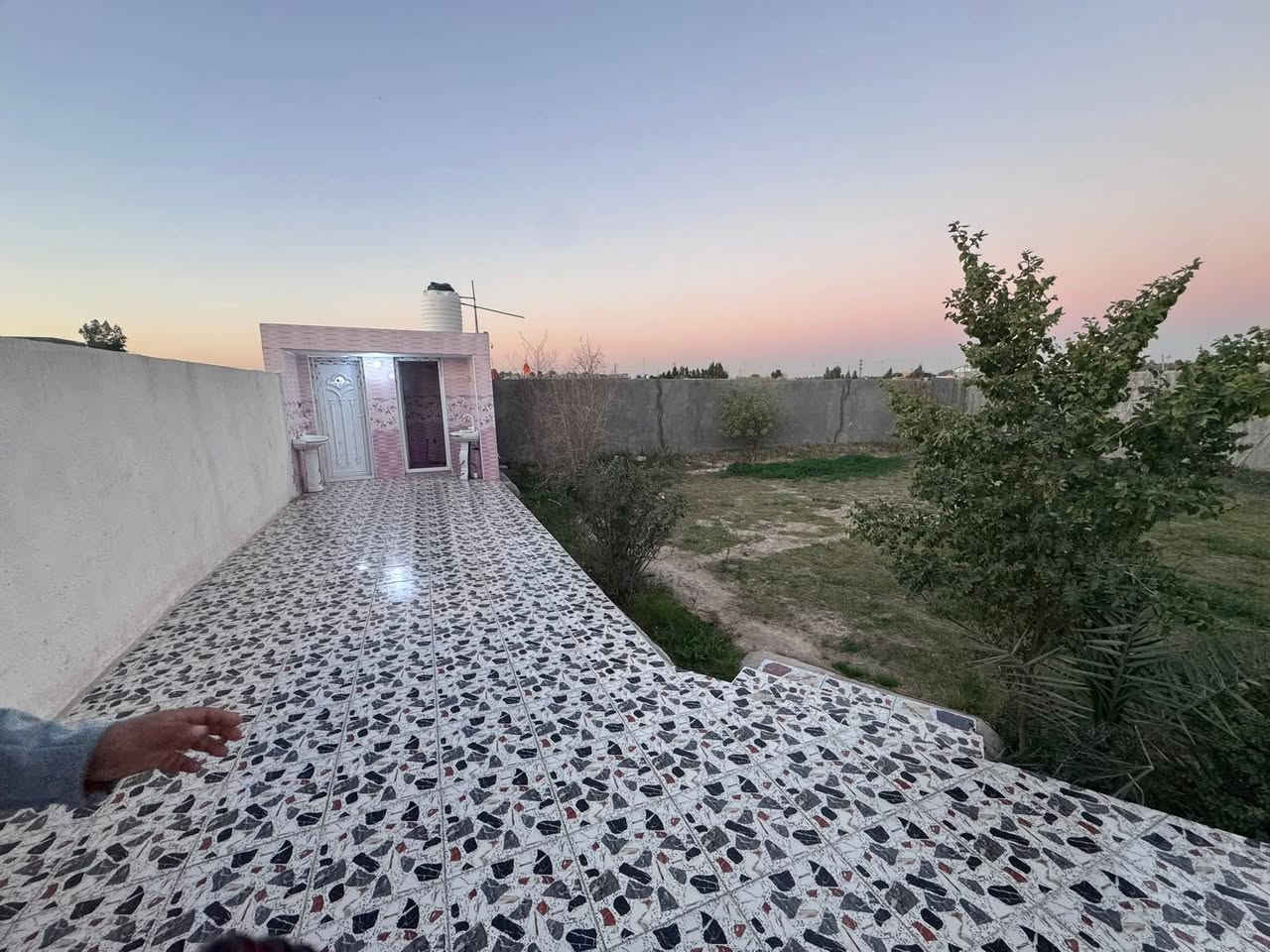 دار للبيع طابو زراعي سند 25 مساحه 740 متر واجهيه  40 متر  منطقه سكنيه كافت الخدمات العنوان/ حله طريق ياحسين نزلت سعد بيجو السعر 120 مع المجال       ملاحظة ------ بناء بلوك للاستفسار ***********   +  ***********
