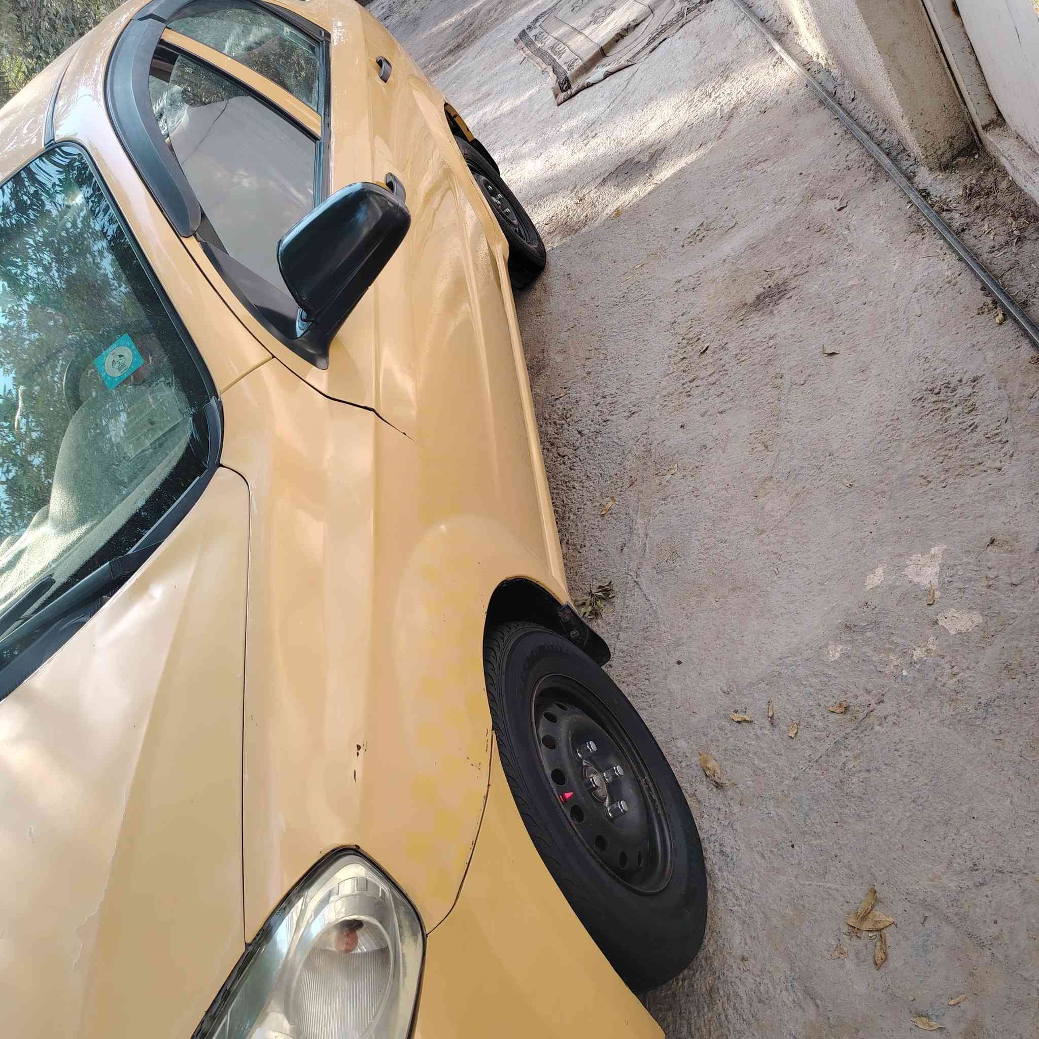 الحلال للبيع سياره بسمي اصل صفره موديل 9 تايرات جدد داخل نضيف كشر مقبول نضيف تبريد تدفئه شغالات كهربئيات كلها شغاله بيها فقط فقط نص باب الوره صبغ والباقي مكفول شرط الامداور ثاني سنويه ل 29 والسعر 45 اوبيهاا مجال بصيط *********** اتصل اوتدلل
