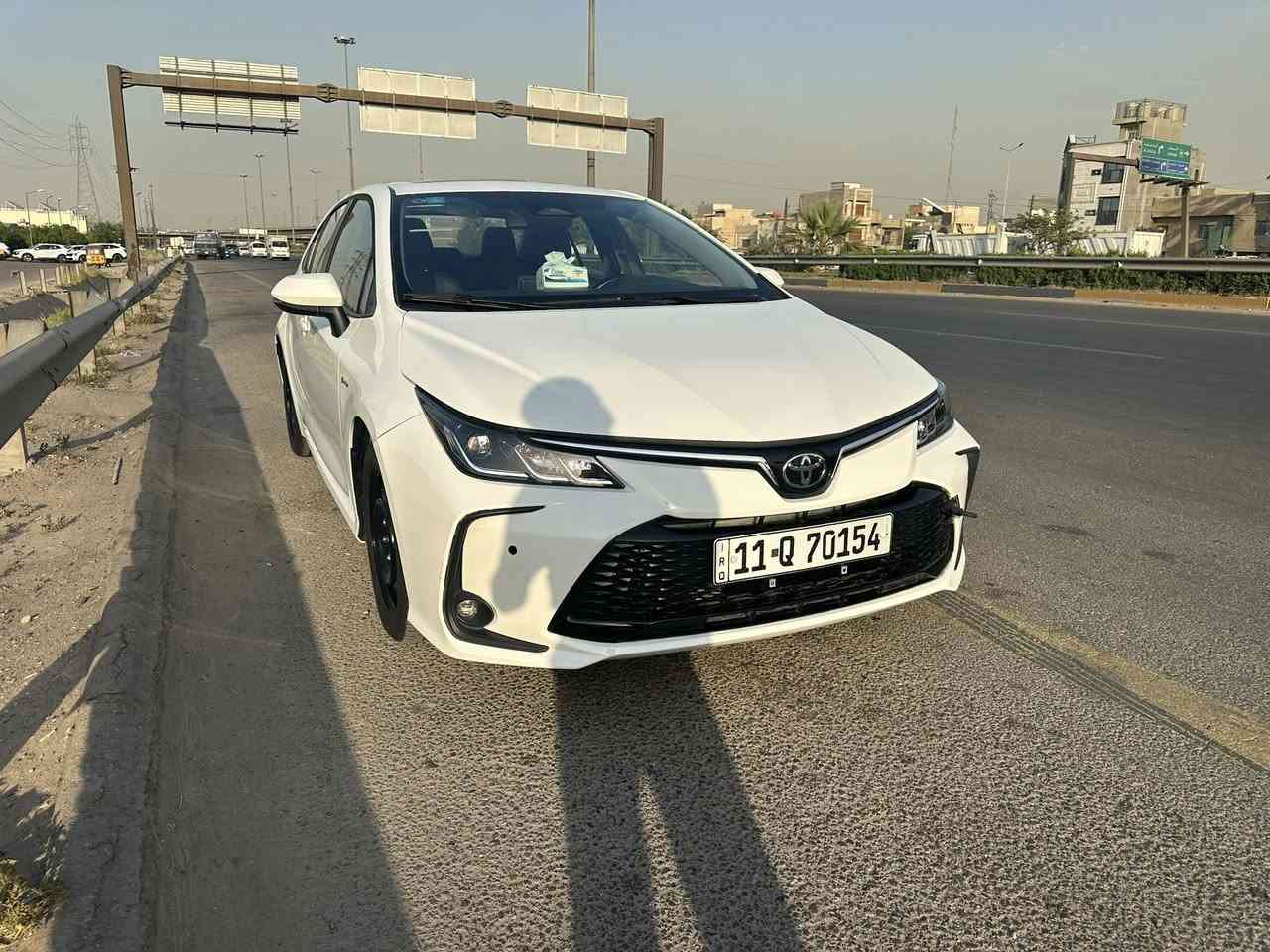 سلام عليكم
كورلا 24 شكل الخليجي سياره معروفه مواصفاتها 
ماشيه قليل 21 الف كيلو سياره جاهزه عليها دوشمه ارضيات جلد وسفريات وعليها نايلون حراري بل بيبان سياره كلش نضيفه مناقصها شي سياره بيها رصعه بسيطه بل جاملغ وراجعه بارد ناشر صوره مكان طخه
سعرر : 145 وبيها مجال قليل 
مكانها غزاليه 
الاتصال : ***********
