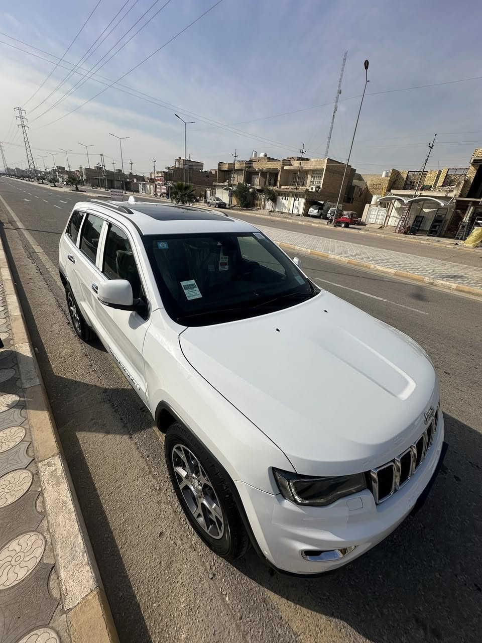 جيب كراند شيروكي  لمتد ( خـليـجـي )
‏‎موديل  (2020  فول مواصفات  
المحرك : V6.  3.6L ‎  
 السياره اخت زيرو 
ماشيه 69
رقم بغداد الجديد بسمي تحويل ثاني يوم  ؟
سياره مكفوله من الصبغ و التبديل و البارد عد جز صبغ بالدعاميه فقط 
سياره جديده جدا
‏‎* المواصفات :
‏‎* نقطة عمياء .
‏‎*داخل جلد 
‏‎* دفع رباعي 4x4 . 
‏‎* فرش المقاعد من الجلد . 
‏‎*المقاعد الأمامية كهربائية .
‏‎* ذاكرة لحفظ وضعيات الجلوس . 
‏‎* المقاعد الأمامية مع تدفئة . 
‏‎* المقاعد الخلفية مع تدفئة . 
‏‎* ويل قياس 20 انج .
‏‎* مقود السائق كهربائي . 
‏‎* تدفئة ستيرن . 
‏‎* فتحت سقف .
‏‎* شاشه كبيرة 8.4 انج .
‏‎* نظام الملاحة (GPS) . 
‏‎* نظام خاص للطرق الوعرة . 
‏‎* مصابيح امامية زنون . 
‏‎* المصابيح الأمامية مع LED 
‏‎* كشافات ضباب بروجكتر زنون . 
‏‎* تشغيل عن بعد .
‏‎* صندوق كهربائي .
‏‎*  حساسات أمامية . 
‏‎*  حساسات خلفية .
‏‎* كاميرا خلفية .
‏‎* بخاخ ماء لتنظيف المصابيح الامامية .
‏‎* مرايا بخاصية التعتيم الذاتي . 
‏‎* مرايا جانبية قابلة للطي . 
‏‎* كار بلي . 
‏‎* محدد سرعة . 
‏‎* نظام تشغيل واطفاء اوتماتيكي للمحرك للتوفير من صرف الوقود . ( Auto Start System ) .
‏‎* نظام بريك اوتماتيكي ( Auto Break System ) .
 السعر 315 وبيها مجال مكان السياره ميسان رقمي ***********
