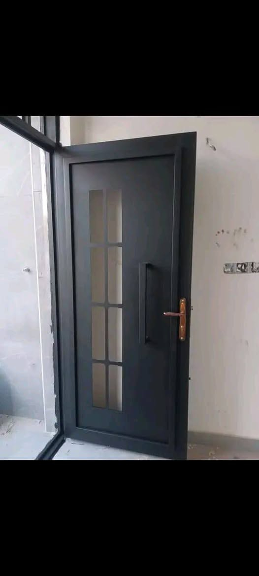 سلام عليكم تنضيف وصبغ الشبابيك
يوجد كادر كامل التنضيف الشبابيك 
والصبغ مكاني بغداد اتصل بنا ***********
