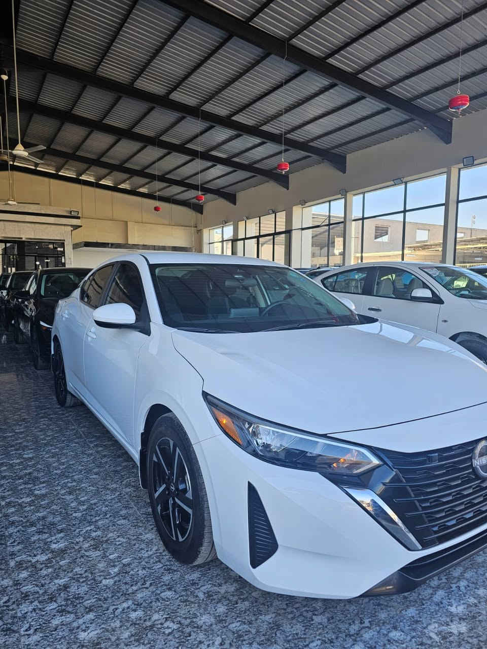 سلام عليكم 
نيسان سنترا 
2025
مواصفات Sv يعني فول من عدا الفتحة 
ماشيه 1000 
سياره خام نظيفه جدا يعني ما تصرف عليه شي 
ضررها جاملغ خلفي فقط بدون دواخل بدون ايرباك 
كاتي تترقم دهوك مخرجه وكامله 
للاستفسار التواصل على الرقم 
***********
