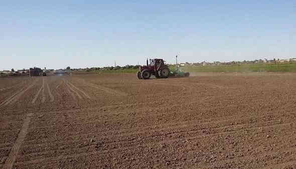 دۆنــم بـــۆفرۆشــتن 100دۆنــم  دۆنم 5گـڵا معملـــــــــــە🙋
لـە گــوندی ســـەنگـــەر شـوورو پـەلـە بکەو فەریای کـــەوە
لـەدەســتی خــۆتـی دەرمــــــاکـــــە کــریـارانی ئــــــــــازیز
ســاڵی ســـێ بـــوو دوومــێلـــۆن دێـنار کـرێ دەکــــــــــــات
🟢 زەوی  زراعی دیـــم  📢 بۆ فرۆشتن 🌾🌻🌳
 🏃🏃 بــــــــلاش  بـــــــلاش  فــەریای کــــــــەوە🏃🏃

🔺ڕوبەر -100 دۆنم ، زەراعی  بــێ کــیشــەی کـریـاران

✅ گونجاو بۆ گــــــەنــم  سـاڵان کـرێ بـاش دەکـــــــــات
🙋کـریـارانی ئـازیز ئـەم 100دۆنم هـەی عیلای کەی فقیـر

— مــە رج نیە زەوی زۆر لابێت مەرج ئەویە بیفرۆشیت 

بۆ زانینی نرخ کۆمێنت بکە لە » ”  پەیج  “
خێرا وەڵامت پێ دەگات ، یان بۆ زانیاری زیاتر 

پەیوەندی بکە بە ،

☎️ *********** 👋👋👋

📟 فایبەر ، وەتس ئاپ 
***********👋👋👋
—————————

‏‎تئبینی .. ئــەم زەویـە زەراعــــیە هێچ کیشەنــیایـە🙋🙋

ئەم زەوی کارە با نزیکتی 
هـــیچ کـــێــشــە ی یاســــایوو کـــۆمــە لایـــتی نیــــە 

———

‏‎‌‌ئێوەی بەڕێزیش گەر موڵکتان هەیە و دەتانەوێ بیفرۆشن یان بەکرێی بدەن ئەوا دەتوانن تەواوی زانیاریەکان بنێرن ، لە عەقاراتی” ( هێمــن )“ بۆتانی بڵاو دەکەینەوە ،

‏‎- ناونیشانی تەواوی موڵکەکەت 📍
‏‎- چەن وێنەیەکی موڵکەکەت 🏡
‏‎- نرخی موڵکەکەت 💵

‏‎بە نامە بینێرن بۆ پەیج 📩
