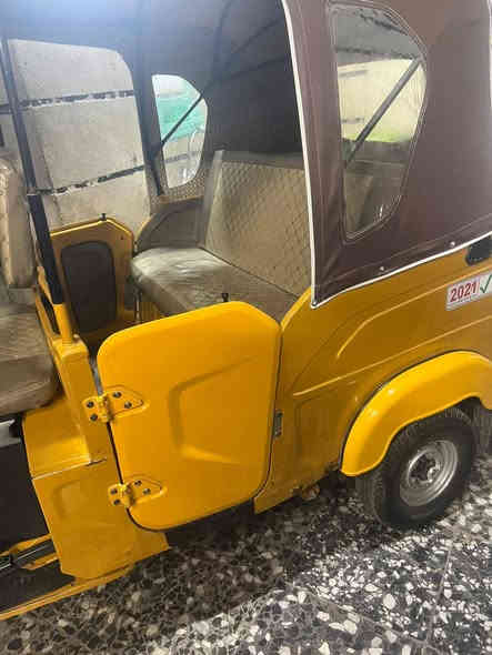 السلام عليكم تكتك للبيع 2021/4/4 مكفوله كفاله عامه
بس طخه بل لغد رقم بغداد نكليزي تحويل ثاني يوم 
ملاحضه تاخضها اليوم تفتح عقد مروري وتحول 
كير محرك اكسن مكفولات تكتك زيرو 
السعر 7150 وبيها مجال 
مكاني بغداد مدينت الصدر 
رقم الهاتف *********** واتساب
