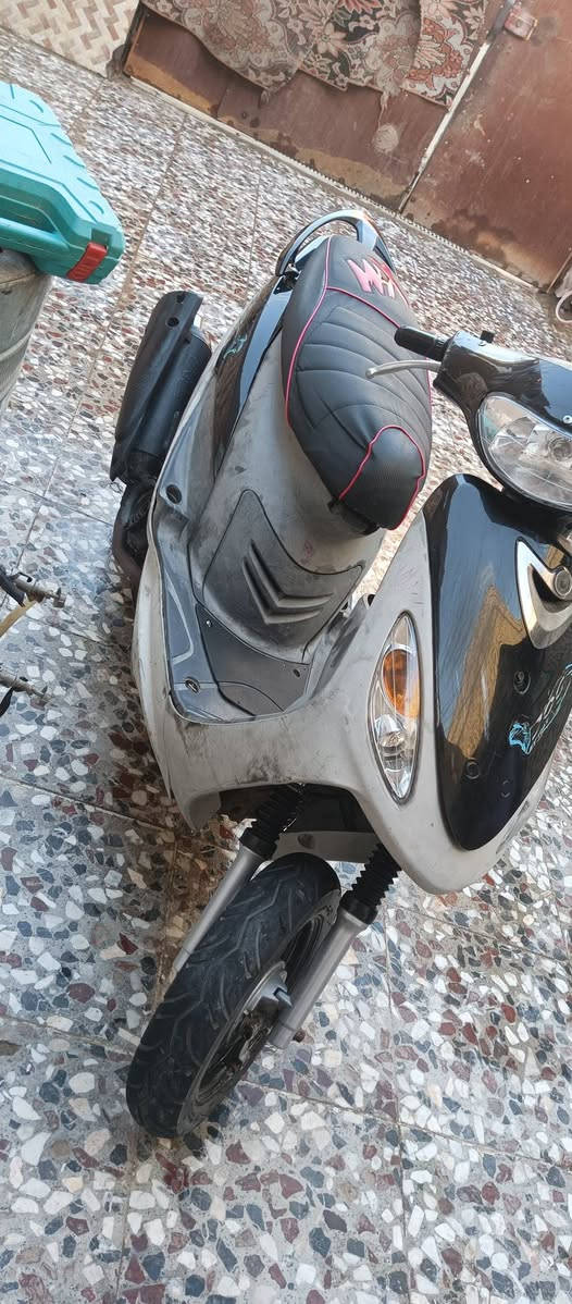سلام عليكم دراجه ماكس.للبيع دراجه مفتوحه 55 شلعه  متوازي عليه وريده بيعه  نكره سلف كهربيات كله شغاله مكاني ناصريه اسكان صناعي ***********سعر 500وبيه مجال
