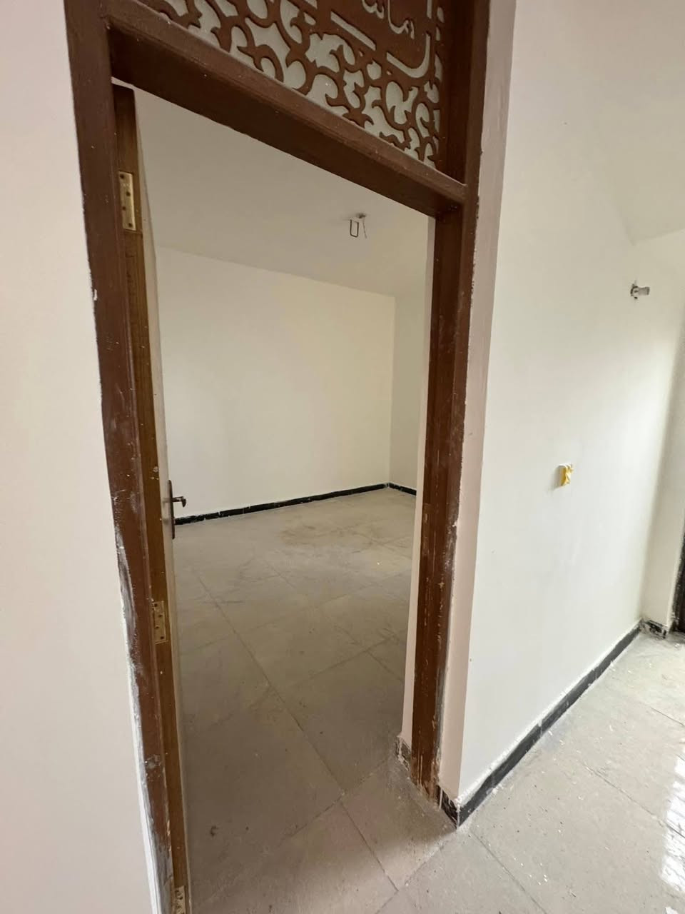 يالله
السلام عليكم
 يعلن مكتب الخبير للعقارات
 وجود دار طابو زراعي سند 25 مساحته 100متر
الموقع //حي المصطفئ شارع سماح 
 بناء طابوق مسلح 
يتكون من غرفه استقبال مطبخ صحيات صاله 
الطابق الثاني غرفه نوم
 
جميع الخدمات ماء كهرباء تبليط البيت ركن عرض الشارع 12متر 
ملاحظه البيت فارغ حاليا بناء حديث سنه 24

السعر// 68مليون بي مجال بصيط
للاستفسار الاتصال ***********
