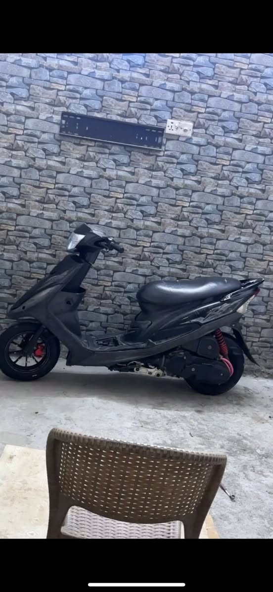 سلام عليكم عدله للبيع واذا مراوس عادي الدراجه بيها نقص بس تك تريشه الدراجه 55 شلعه ومعدل بيها شيال اصلي ووياله اصليه مكاني بغداد كاظميه رقمي ***********
