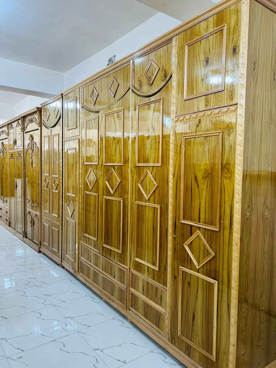 معرض الميار.  القيارة قرية اجحله 

توفر غرف نوم تركي وعراقي.   بحدث الموديلات
 نقد.  وقسط علبطاقه الرافدين بدون مقدمه  ١٨ شهر 
*********** موجود نقل وشد
