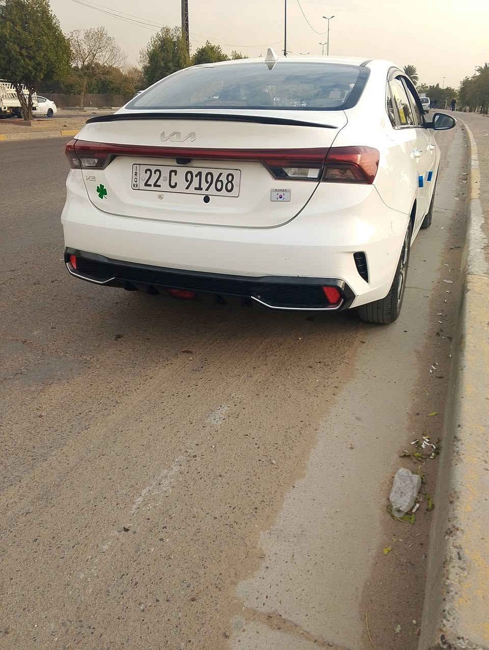 السلام عليكم  لبيع كي 3 مديل 2022 لسياره مكفوله كفاله عامه من كلشي فول موصفات بصمه فتحه اشاير بلمرايه بجم لد شحن واير ليس تبريد شاشه قطعتيت تبريد كشنات جلد السعر 139 وبيه مجال بصيط مكان بغداد حي العامل رقم ***********
