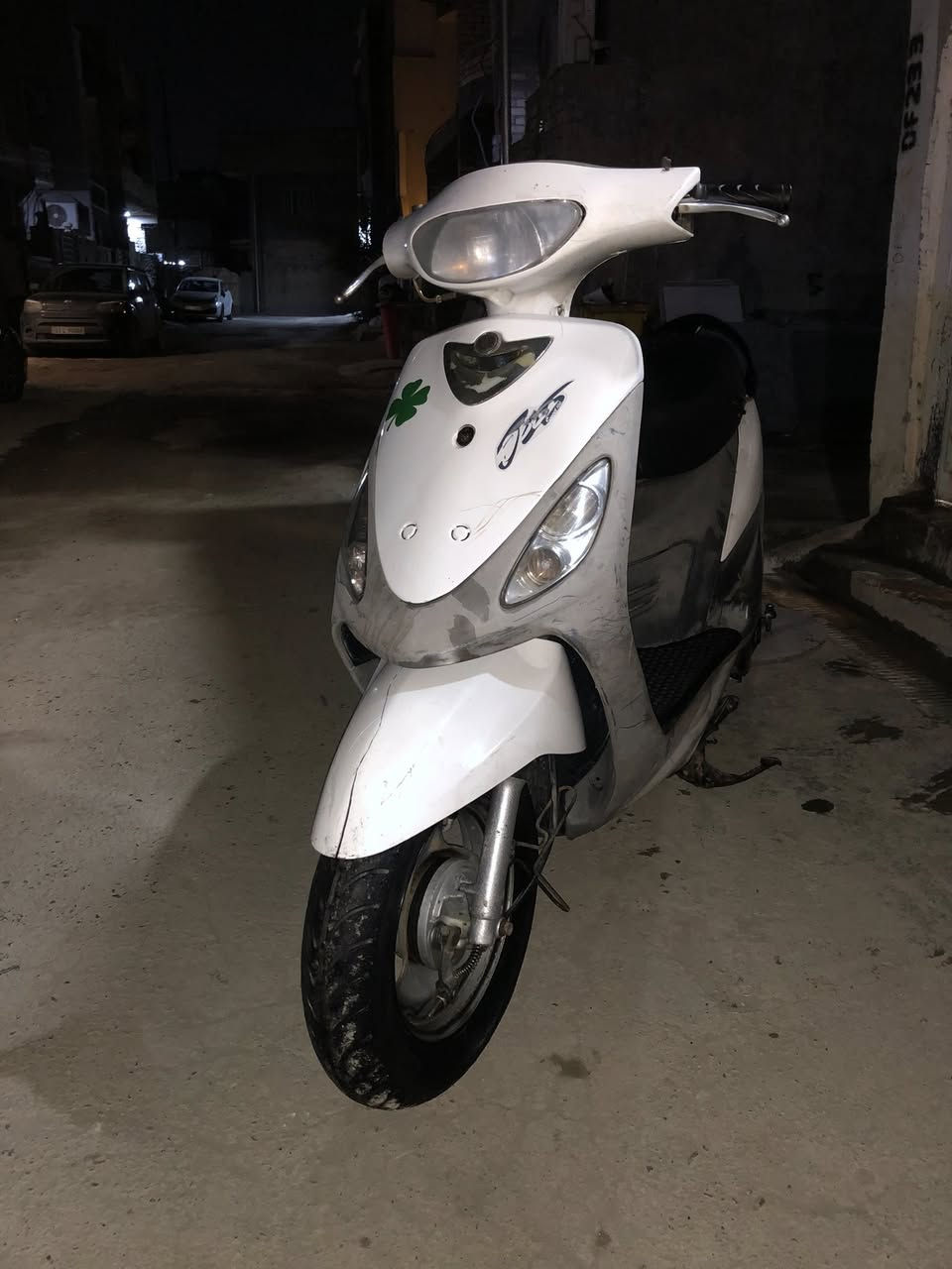 سلام عليكم ماكس منغولي الدراجه مفتوحه او فتحه 
الدراجه كله بلاد امبدل فقط كابريتر جديد البقي كله  عل وضعه خير من الله مداريه بانزين محسن دهن كل اسبوع ابدل كامله امكمله كل نقص مابيه السعر ٤٠٠ وبيه مجال قليل 
مكاني الدوره ***********
