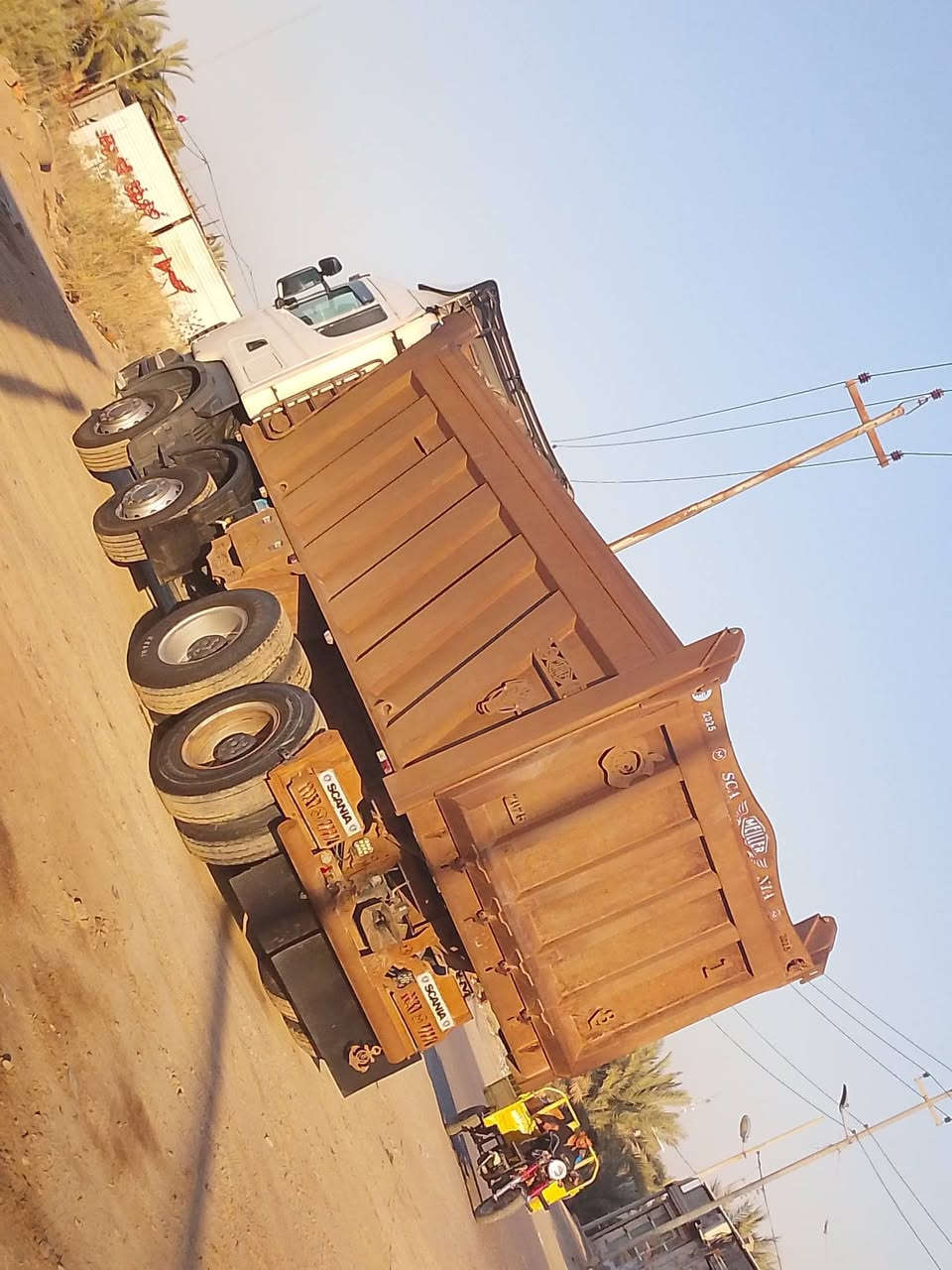 سلام عليكم سكانيا للبيع موديل 2007بلاد عكرب بلاد مكينه ثمانيه مجموعة نجمة 26رقم بصرة تحويل كير الف عادي تخم تاير ***********
