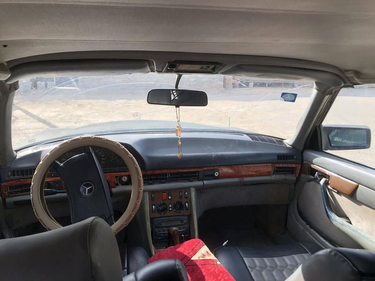 السلام عليكم
مارسدس رئاسي للبيع موديل  83 رقم بغداد بسمي
سنويه لحد 31  مكينه وكير بطه 3000  ترايك 200 
سياره جاهزه
(السعر48) وبيه مجال مكانه السياره (فلوجه)  لاستفسار عل الرقم ***********
