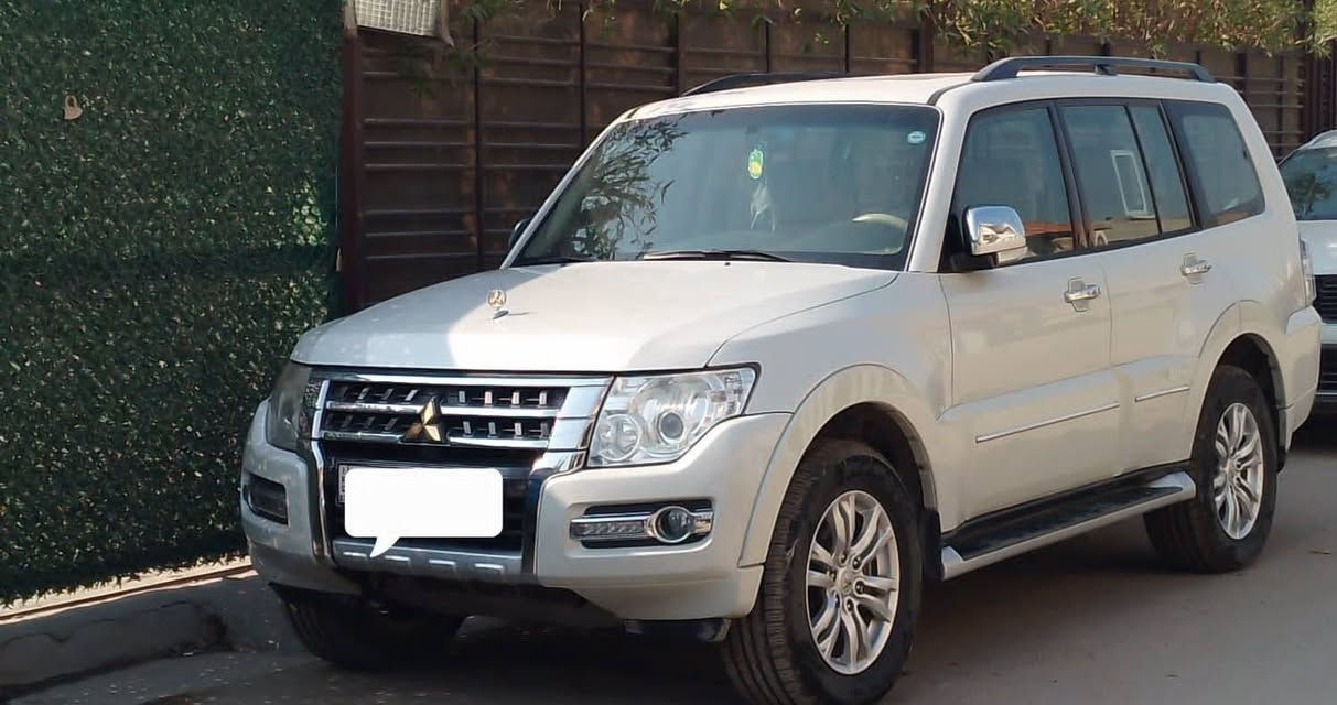 السلام عليكم 
باجيرو 
موديل 2018  العلامه الذهبية
محرك ٣٨٠٠ 
المسافه المقطوعة ١٣٢ كم
رقم سليمانية بإسمي تريد تحويل او وكاله 
سيارة جديده بحاله الوكاله بلعافيه ع الياخذها 

مكان السيارة بغداد 
رقم صاحب السيارة 
***********

السعر :: اطلبه بالتعليقات يصلك خاص 📩

#ادارة_الصفحه ⚡

ملاحظه / 🔴
مدير الصفحه غير مسؤول عن بيع وشراء واصوليات السياره نحن صفحه لعرض السيارات فقط.
