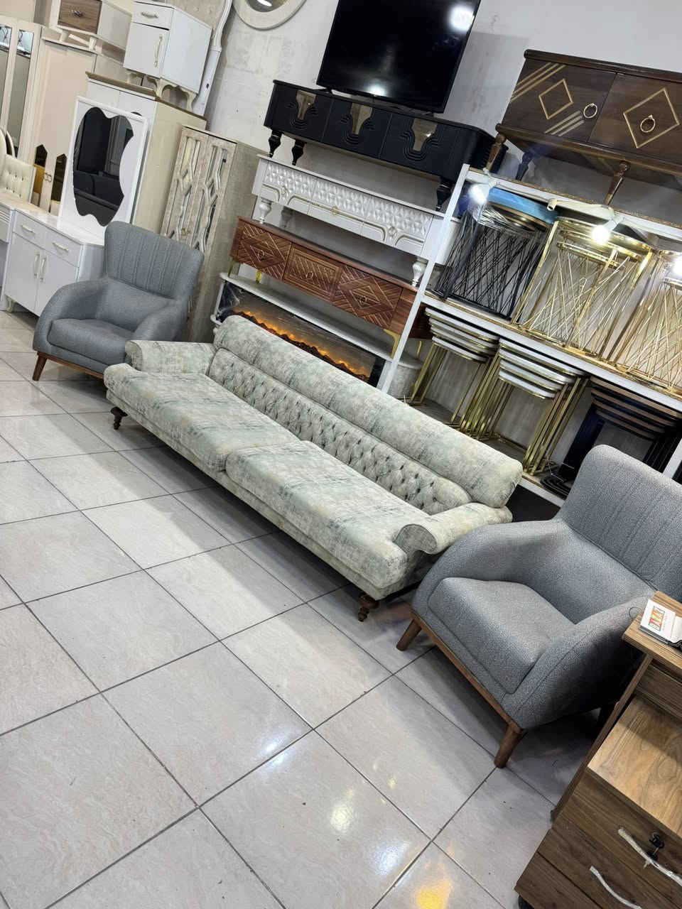 موبيليات علي يتوفر جميع الأثاث المستعمل بيع وشراء وتبديل الجديد بل مستعمل العنوان اربيل سايدين بنصلاوة فرمانبران مقابل ماركيت شياؤ الاستفسار *********** ☎️ 
واسف ماجاوب على تعليق ارد فقط فايبر وتساب اتصال يتوفر نقل اربيل  بغداد بصرة موصل كركوك سليمانية دهوك فقط
