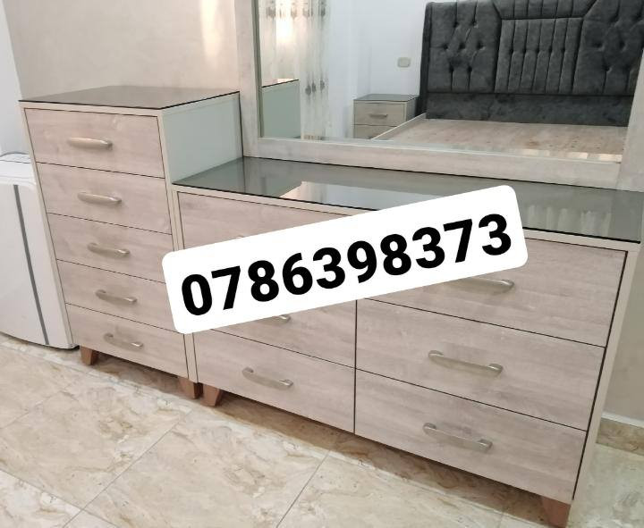 غرفة نوم أنيقة تجمع بين الفخامة والراحة، بتفاصيل راقية وجودة عالية.
✔️ سرير بتصميم مميز مع لوح خلفي مبطن (كابتونيه)
✔️ عدد 2 كومود أنيق مع أدراج
✔️ ألوان هادئة تناسب جميع الديكورات
✔️ حالة ممتازة وجاهزة للاستخدام
📌 مناسبة للعرسان أو الباحثين عن الأناقة
📌 جودة عالية وتشطيب مرتب


**إذا كنت صاحب هذا الإعلان وتريد حذفه لأي سبب، رجاءا أرسل رسالة إلى الدعم الفني**