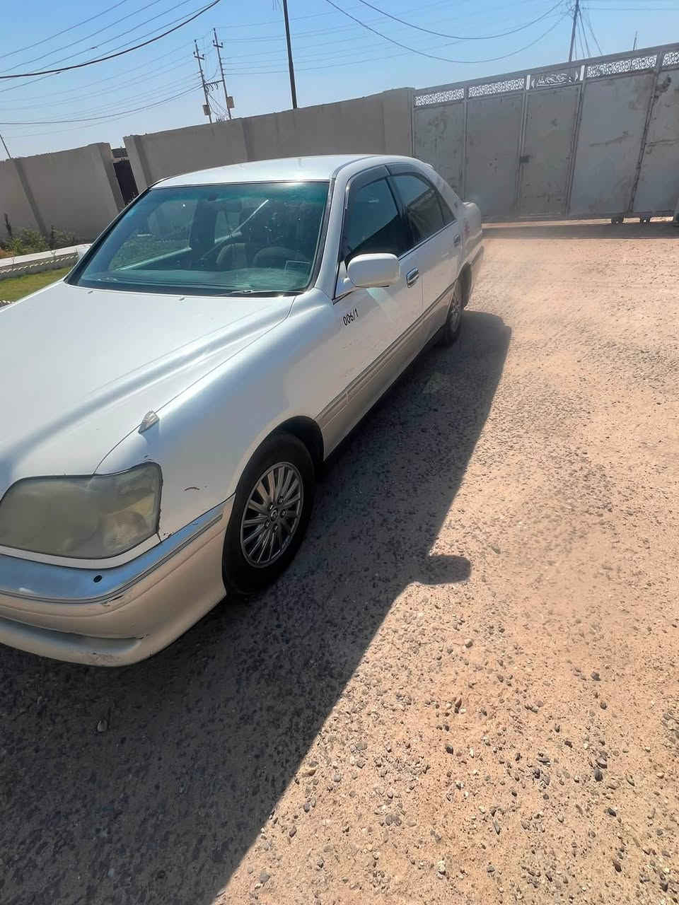 السلام عليكم 
سيارة كراون جنون موديل 2000
گصتين 
مكينة D4 كبير تنقيص دهن قليل    
4دگم 
رقم انگليزي سنوية لل2027 بأسمي
السعر 75$ وبيها مجال 
للأستفسار ***********
