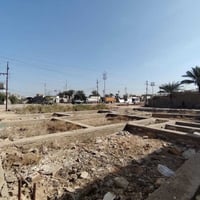 قطعه ارض للبيع مساحته ٤٢٥ متر موقعه على الشارع العام تجارية ركن الواجه...