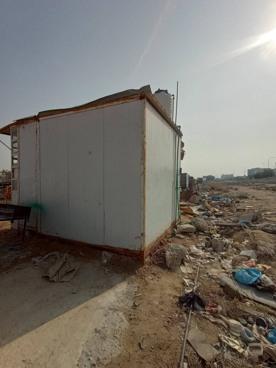 للبيع كرفان قياس 3 × 4
نظيف وجاهز 
وجهيه جام خانه 
يحتوي على باب جانبي وباب امامي 
كهربائيات تأسيس كامل 
مكانه النجف حي الصناعي 
***********
