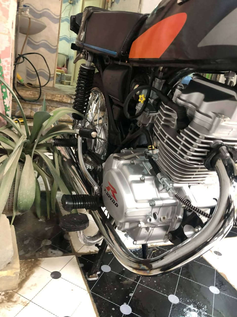 السلام عليكم نامه تعمير 26 كلك كلك كلك مامفتوحه صاله شهر ثاني تبديله دهن غراض كله اصلي محرك رابيدو دراجه جاهزه كل نقص مابيها السعر 700 وبيها مجال عنوان ناصريه مركز حي الامير  رقم *********** مو شراي لاتعبني
