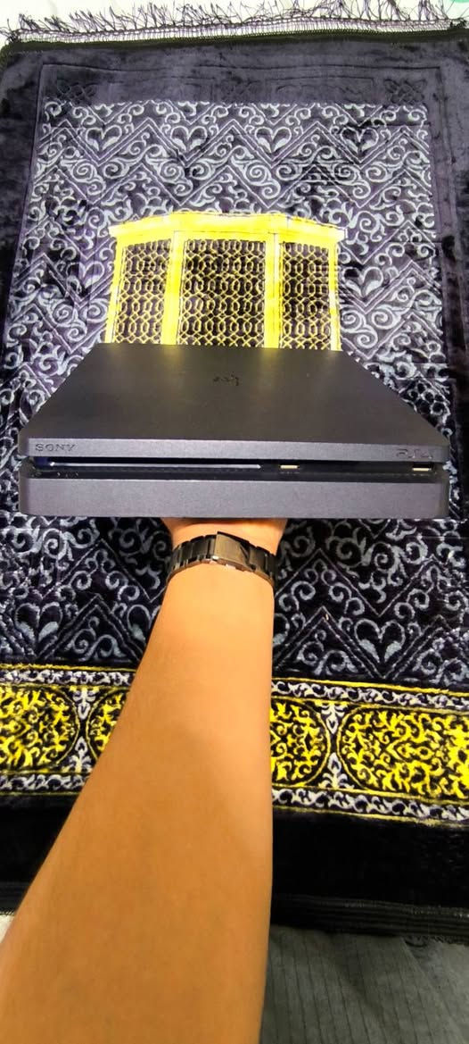 سلام عليكم 
بلي فور سلم مهكر 
اصدار 9.00 
مامفتوح لوك ستيكر 
استعمال 6 اشهر
جوستكين اصليات
كيبل HD الاصلي 
وكيبل الطاقة الاصلي 
المكان الايمن حي الثورة
السعر 300
***********
*********** موجود واتساب فقط واذا
تكدر خابرني عل اسيا
