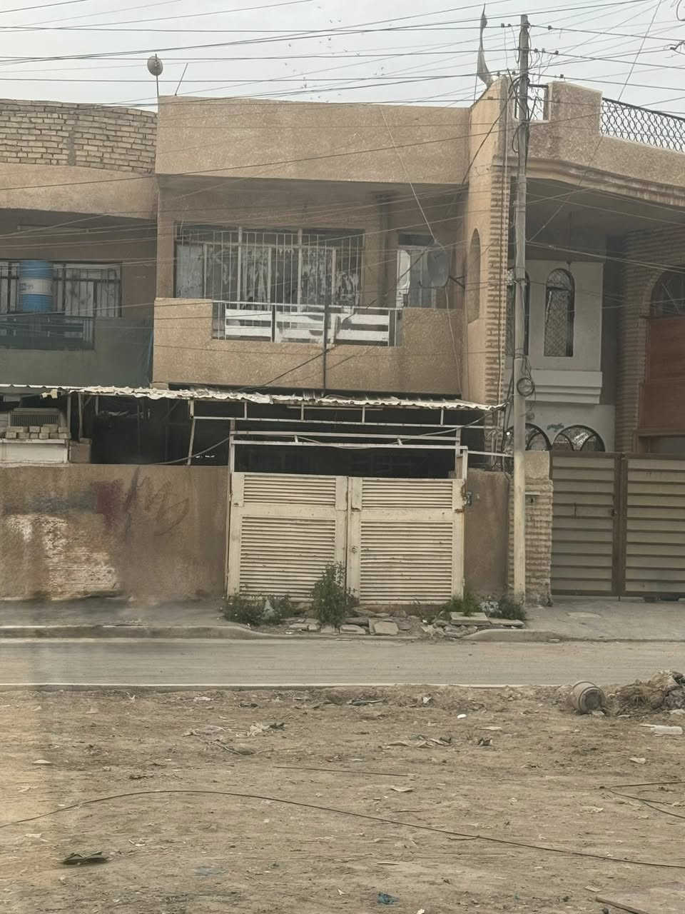 سلام عليكم    مشتمل 90 متر لامن وطني غريب شارع كلش   نستقبل جميع العروض لاستفسار مكتب النسيم العقار ***********
