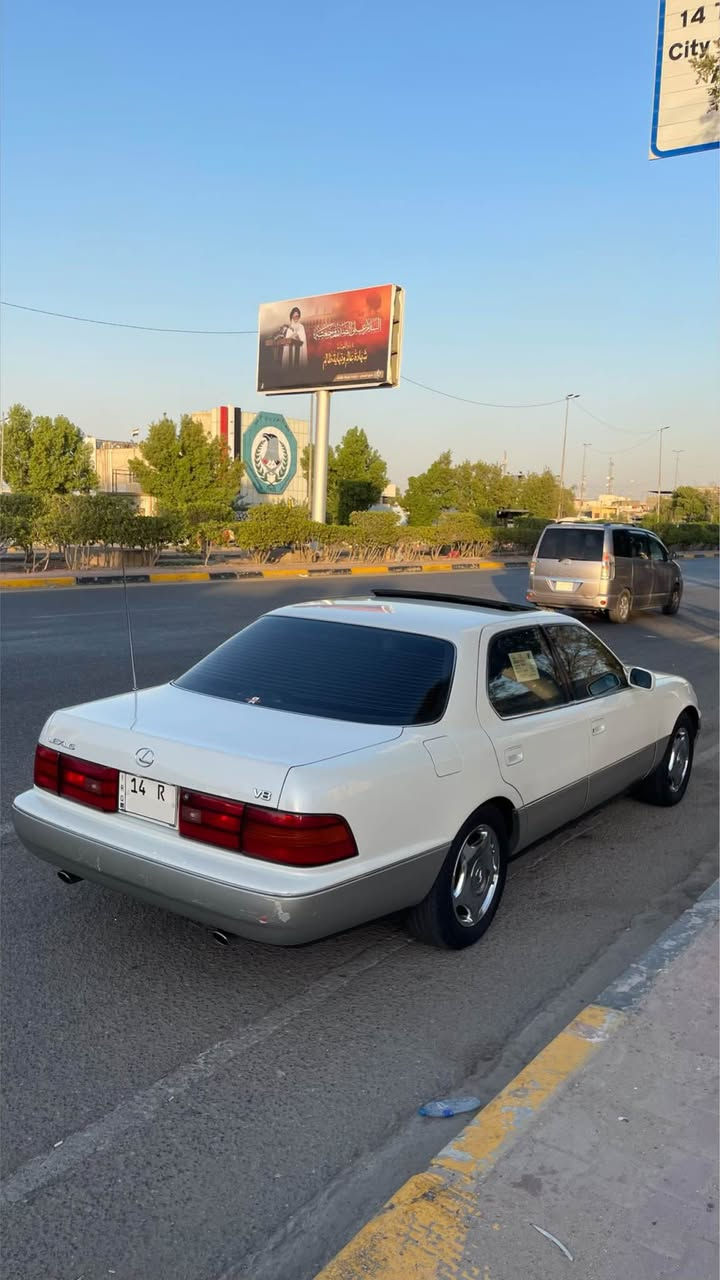 السلام عليكم للبيع لكزس LS400 موديل 1992 فول مواصفات يسرا بلاد مكينه 8 سلندر ويل كروم كفاله ضربه وكصه السياره فقط نقل رقم بصره تحويل ثاني يوم لايت زنون دواخل جلد شاشه أندرويد سماعات مضخم فتحه السياره كامله مابيها اي نقص مكينه وكير جدد تبريد ثلج حداديه كامله كهربائيات كلها كامله سياره بيها شلعه ومعدل ونعومه اله فول عزل فول كلشي ما تسمع السياره جديده بمعنه الكلمه السعر 83 وبيها مجال قليل وهذا رقمي *********** مكاني بصره البصرة, العراق
