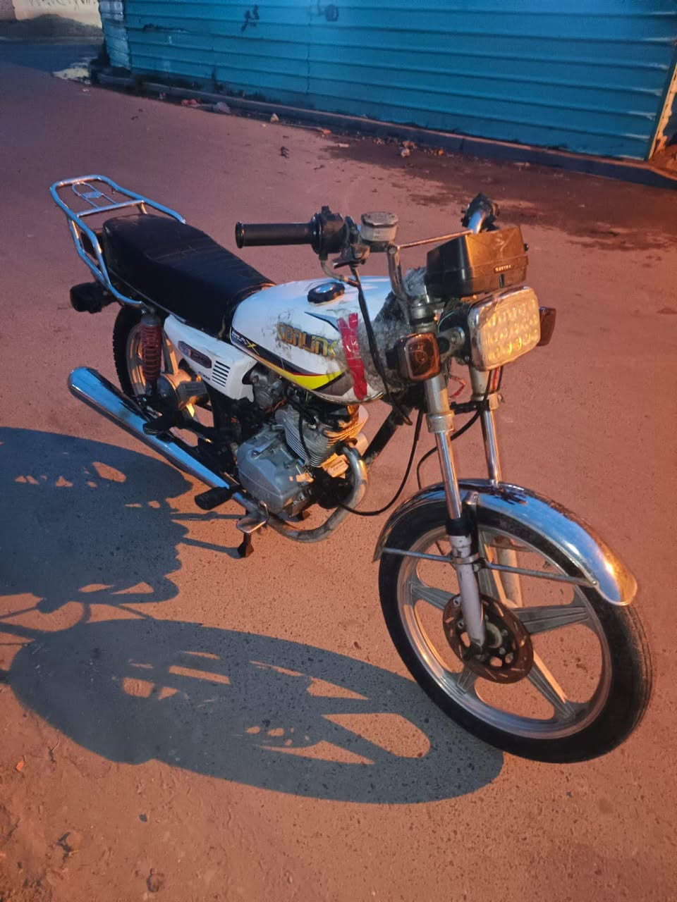 سلام عليكم دراجه ايراني طافيه يحتاج كهربائيات سلف شغال كلشي شغال بيها مكاني بغداد حي جهاد سعر 250 وبيها مجال بسيط *********** لتراسل فقط اتصال
