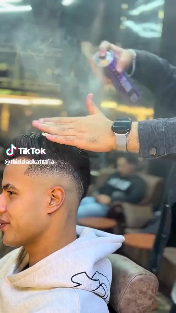 spray mafia💜
اسبراي مثبت للشعر تحفه بيثبت لمده 48 ساعه
مش بيخلي الشعر هايش  👌
لشعر ثابت ولامع بعد السيشوار بدون جفاف للشعر
مناسب لكل انواع الشعر ❤️
لطلب والاستفسار عن منتجات مافيا ولاسعار الجمله التواصل معانا من خلال واتساب 01557815639
او من خلال رسائل الصفحه

 #مافيا #كيمازون_حققنا_المعادلة_الصعبة_السعر_والجودة💪


**إذا كنت صاحب هذا الإعلان وتريد حذفه لأي سبب، رجاءا أرسل رسالة إلى الدعم الفني**