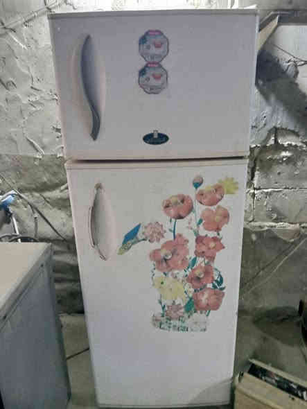 السلام عليكم ورحمة الله وبركاته طباخ أربعة عيون سعره 60اوفرن بيه شغل ع فحص اوفن سعره 40مستعمل قليل ثلاجه كريازي مصريه سعرها 100 تنور كهربائي شغل سعره    25,فافون الاستفساره ع رقم ***********
