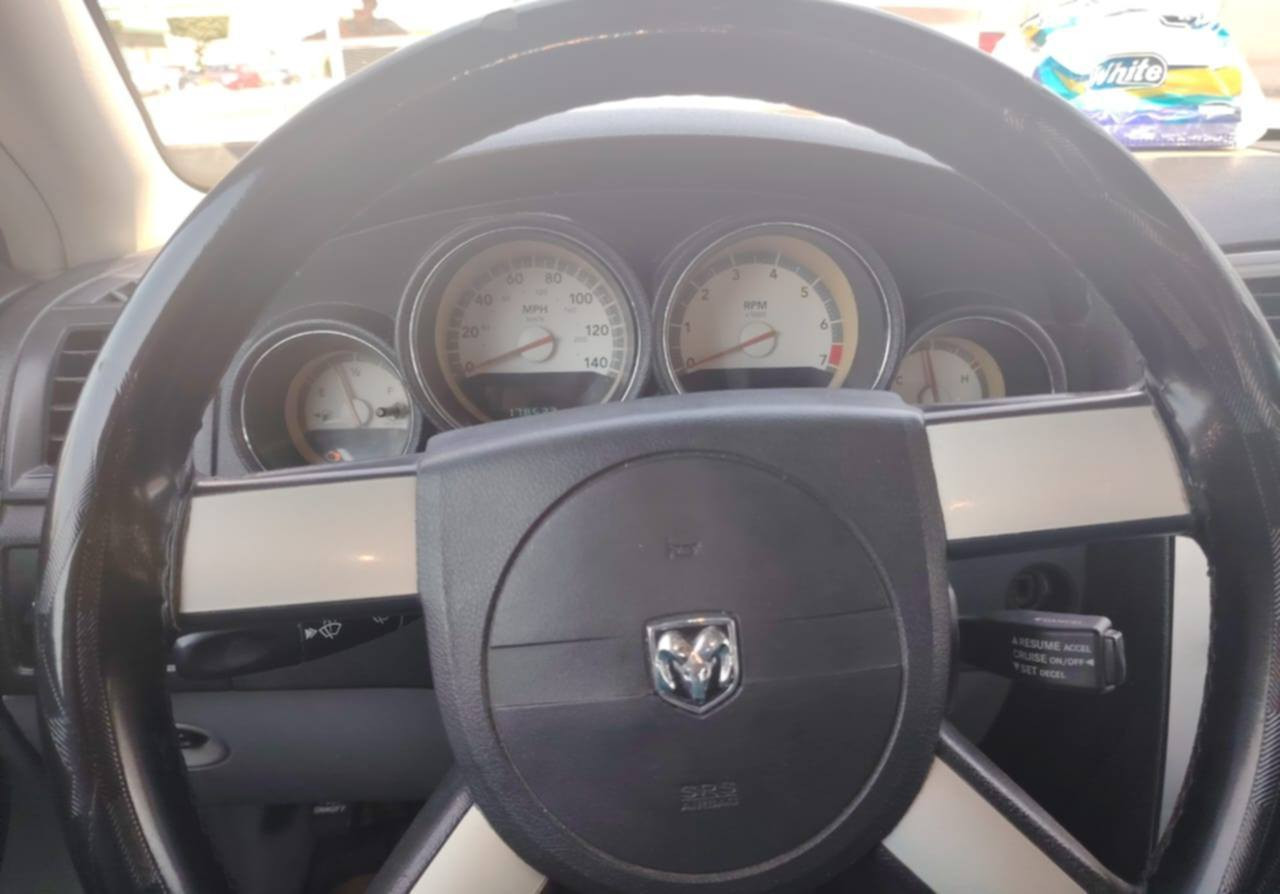 السَلٱمٌ عـَلـْيگمّ-ۈرحـْمّـٌة ٱللـّہ ﯙبُرگـّاتہ 
جارجر موديل 2010 مكفوله 
رقم بغداد نكليزي بسمي تحويل ثاني يوم 
محرك 3500 بلادي 
ممشى السياره 186 حقيقي واقبل للزياده 
مواصفات السياره sxt بدون فتحه السياره
تثبيت سرعه وشاشا قلاب وهيتر بلمري الجانبيه
تدفئه تبريد شرط 
بيها طخه بلجاملغ الخلفي الايمن بلهلال وباقي علـّۓ. نفس وضعه وبيه رش كد شبر نفسه الجاملغ  م̷ـــِْن امريكا باقي السياره مكفوله كفاله عامه من الضربه ولصبغ ولمعجون .ولتبديل. ولسياره مانطيها الا تاخذلها  سوناس وخلاف كلامي اني ادفع فلوس السونارر مكاني بغداد /ابوغريب ودوامي المربع الرئاسي  قرب جسر الطابقين او تقاطع مصفى الدوره
السعر 115 او مراوس بارتي
ولفرق انطيك كل شهر 4اوراق واي ضمان حاضر الضمان محكمه عشاير كنبيالات او تبقه السياره بسم راعيها لحين كمال السداد 
رقم الهاتف: ***********
