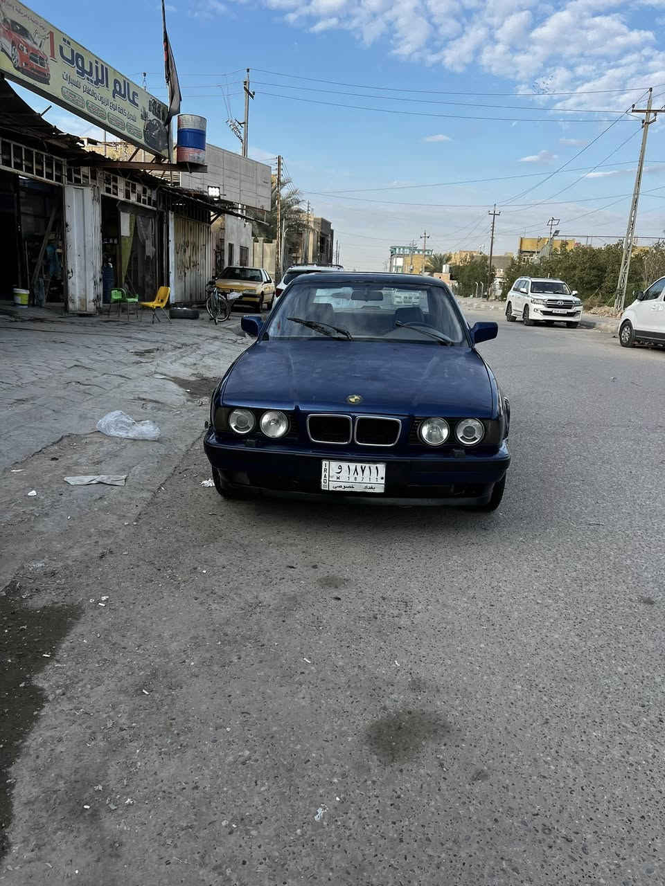 السلام عليكم
للبيع او المراوس

بي ام 

bmw 

موديل 1991 

حجم 535 اصل 

مكينة 3.5 مفتوح 6 سلندر

رقم بغداد الماني تحويل مباشر 

سيارة جاهزة مكينة وگير كفالة شرط

كهربائيات كلهة شغالة جواهة تخم تاير تخم ويل جدد 

كشنات دوشمة جلد 

شاشة تاب اندرويد السيارة جاهزة مال جناي

مكان السيارة ناصرية التضحية

سعرها 42 ورقة وبيها مجال بسيط 

الشراي يتصل وبيه خير ويدلل 

***********
