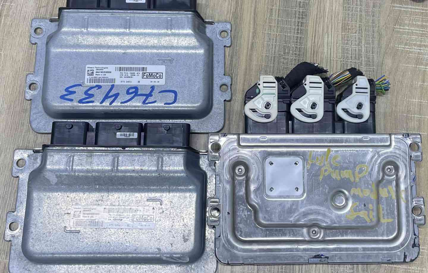 تتوفر لدينا عقول و رادارات وكاميرات لكافة سيارات فورد الحديثة  
(اكسبلورر - f150- إسكيب -مافريك - برونكو ) 
العنوان كرادة ساحة التحريات  ***********

908-3
https://maps.google.com/?q=33.301407,44.444458
