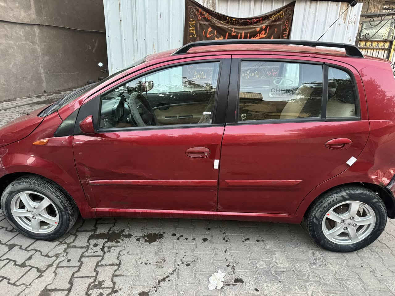 سلام عليكم شيري A1
سيارة نظيفة بيها هاي صختين ب جاملغ الايمن باب السايق 
سعرها 38$ وبيها مجال بسيط عنواني الكاظمية ***********
