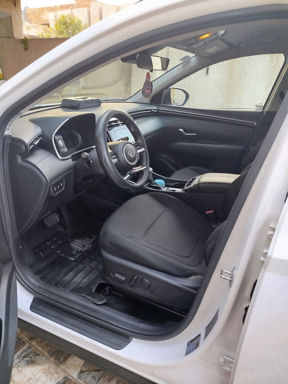 توسان 2023 امريكي للبيع فقط 

حادث جاملغ وبنيد بدون لغد ولا شاصي مبدل نفس اللون بدون صبغ السيارة 

مواصفات فول عدا الفتحة 

تدفئه مقاعد

شاشة ابل كار بلي

صندوك كهرباء 

محرك 2500 Gdi

دفع رباعي 4x4

 شاحن وايرلس اوتوهولد

مقعّد السائق كهربائي 

بصمه تشغيل + بصمه ابواب تشغيل عن بعد 

ماشيه 22 الف ميل حقيقي

صور حادث مرفق بالصور

السعر 199 مع مجال قليل 

السيارة رقم بغداد  باسمي اني مستوردها 
مكاني بابل الاسكندرية 

 ***********
