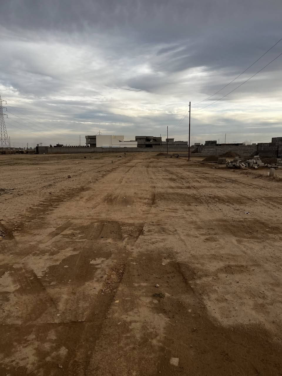 السلام عليكم اخوان متوفر قطع اراضي في منطقه الصافيه مقابل الشهامه جنس الارض زراعي كافه المساحات متوفره من 250لل دونم والاسعار جدا مناسبه واصل مي وكهرباء

لل استفسار الاتصال بل رقم ***********متوفر عل واتساب
