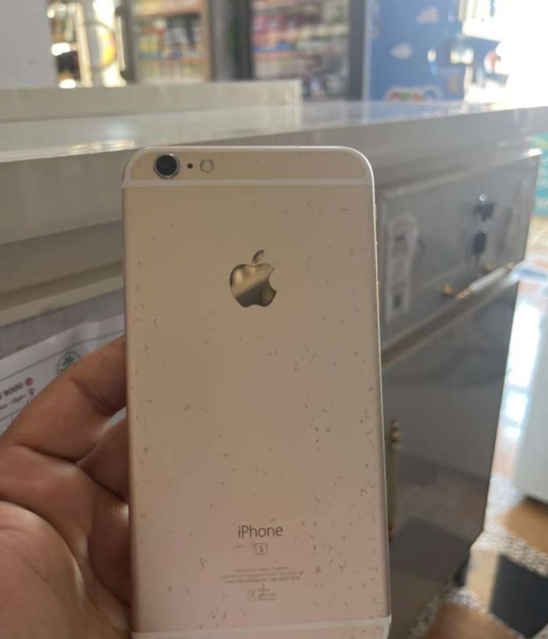 سلام عليكم
ايفون 6s ✅

ـ لون ذهبي ✅

ـ ذاكرة 16 گيگا بايت ✅

ـ سيم كارت شغال منفذ واحد SIM ✅

ـ شاحن ✅

ـ توصيل مجاني ✅

-سعر 65 الف  مع التوصيل ✅

للتواصل واتساب ***********
