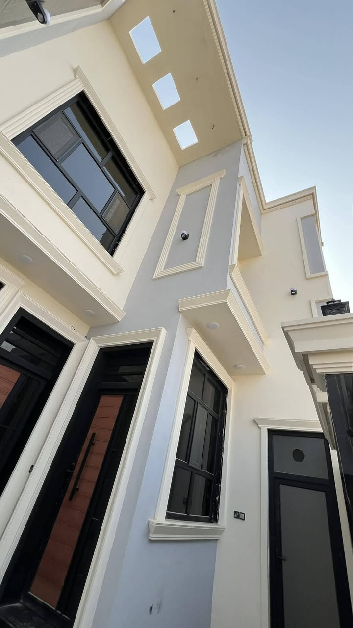 دار سكن للبيع
ديوانية التقية
 طابو زراعي سند 25 مشمول بالتطويب
داخل مجمع الروان النموذجي
بناء حديث طابقين مسلح 
بعده مامسكون 2025
موقع مميز جدأ على شارع 15 الرئيسي 
المساحة 150 متر الواجهة 7.5 متر 
يحتوي على..... 
غرف النوم عدد 3  نظام سويت __ أستقبال 
صالة__ مطابخ حار + بارد 
مجموعة صحية عدد 3
                       مراجعة
 مكتب مهدي العتابي للعقار ديوانية الجزائر مقابل فندق برج الامراء  
*********** مهدي العتابي 
*********** حيدر الفتلاوي
***********
