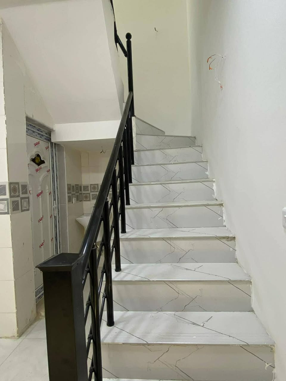 اسلام عليكم دا للبيع  زيرو مساحت الدار ٧٥ طابقين كامل مفتاح مجمع الصلطان الثالث اول فرع سعرة ٨٨ قفل زيرو بعدة  يحتوي غرف نوم عدد 2 نوم استقبال مطبخ وصحيات عدد 2 الاستفسار *********** او مراسلة الصفحة
