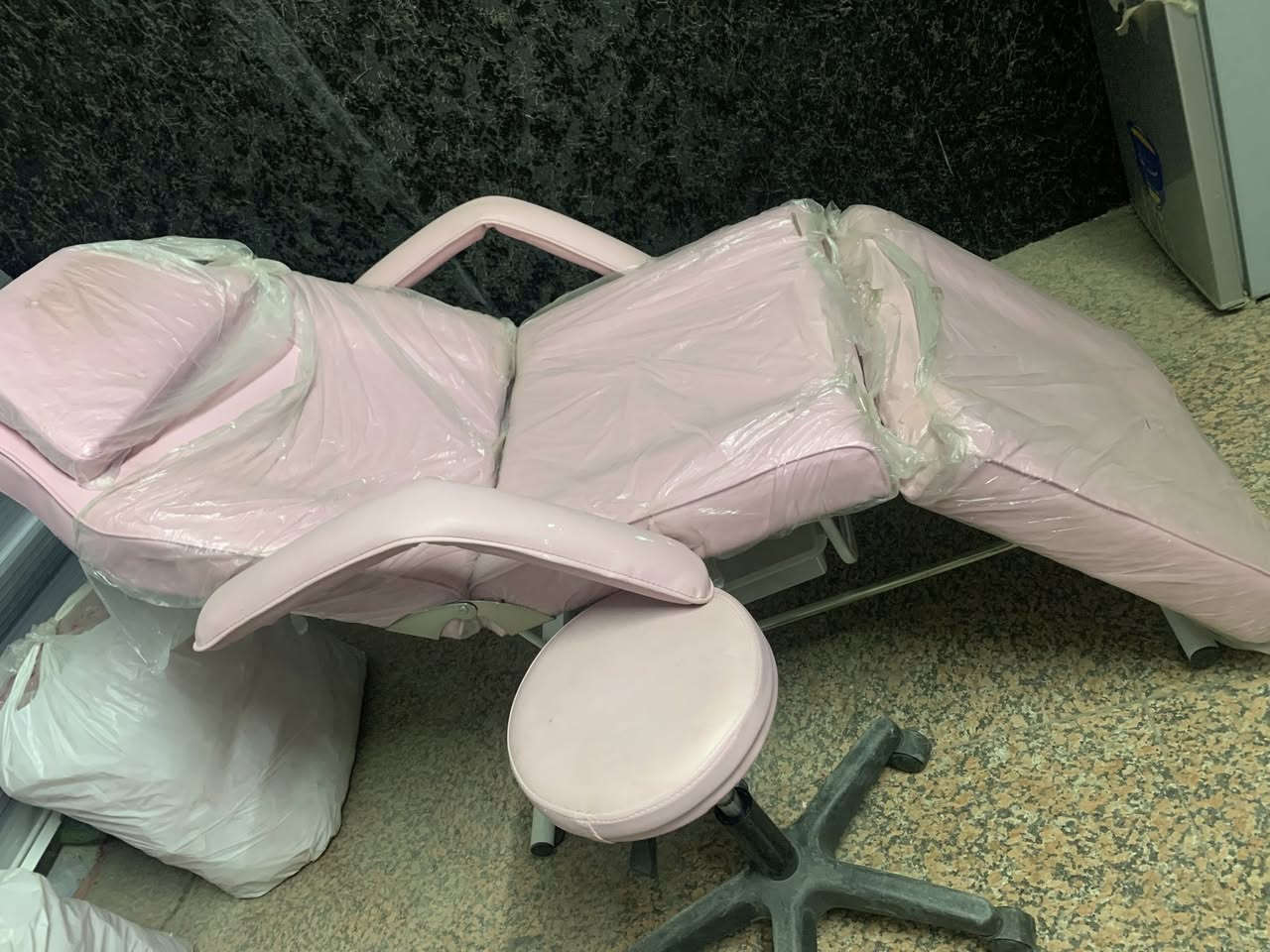 غراض مختبر للبيع
مكاني بغداد الحرية للاستفسار *********** 

بالاضافة الى كتات للاجهزة وادوات مختبرية
