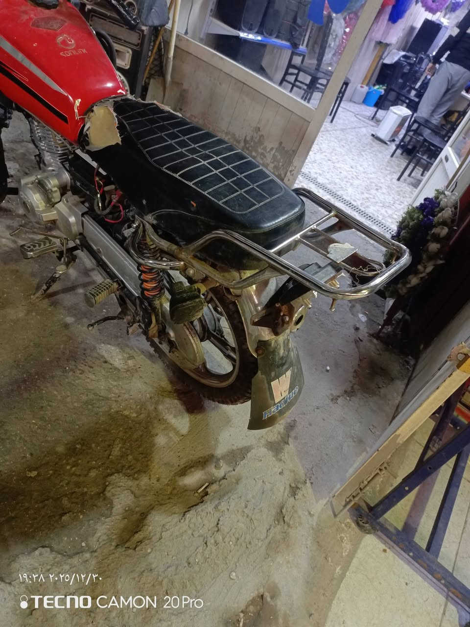 السلام عليكم حبايب دراجه ايراني للبيع موديل 21 
بيها دخانه شغاله سلف هندر 
للاستفسار  اتصال او واتساب ‏‪***********
