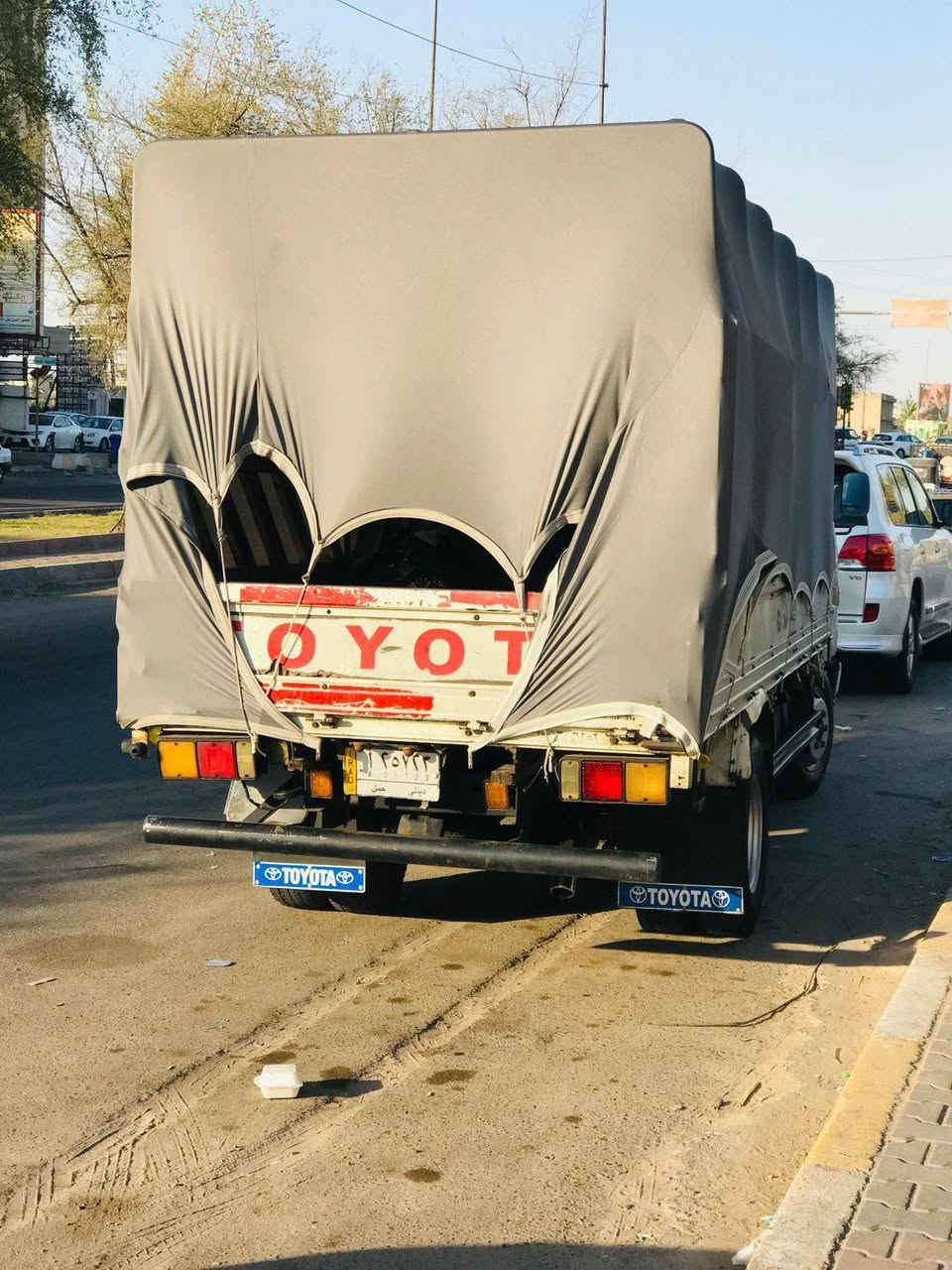 السلام عليكم تويوتا راس الثور موديل 96 كير محرك اكسل شاصي مكفول تبريد ثلج شغال اطارات 16/700 جوبلس بريك الامامي دكس سنويه2027 جاهزه للعمل لاصرف ولا تبخير رقم السيارة ديالى مشروع وطني السعر90 وبيها مجال مكان السياره بغداد للاستفسار الاتصال على ***********
