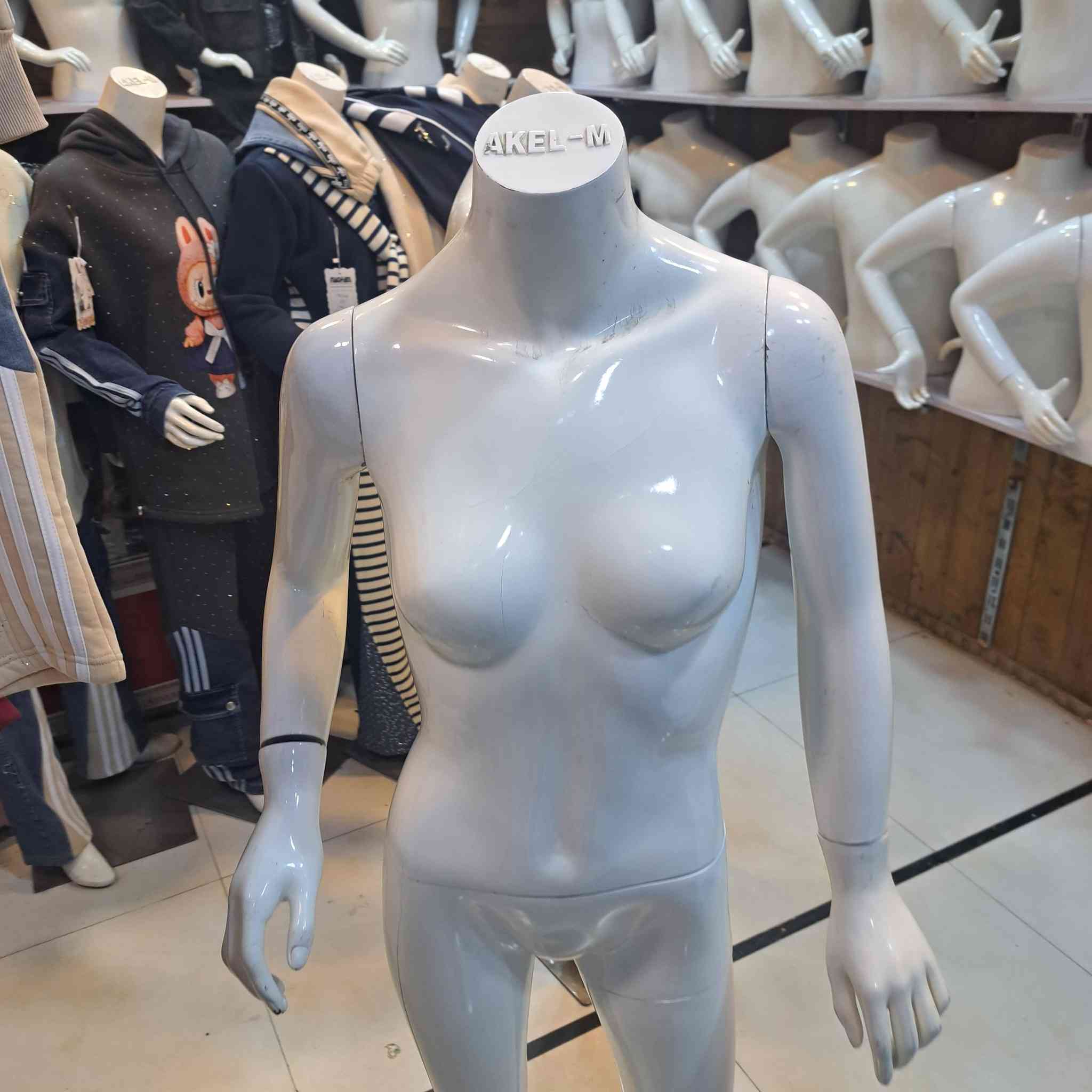 ملكانات للبيع اطفال متوفر كميه الرقم الهاتف ***********
