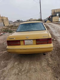 سياره راس ثور صفره موديل 2000  مكينه وكير قبل 5 شهر بدلت جديد بيه ضربه...