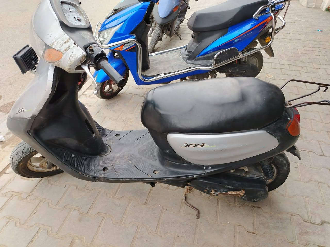 دراجه منغولي نضيفه لايت شغال شاصي ماملحوم  دراجه حلوه مكاني الرميثه السعر 180.    رقم***********
